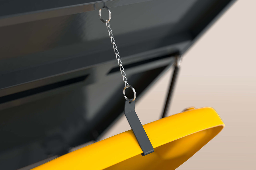 Detailaufnahme der Mülltonnenbox mit Kette und Verschluss, die Sicherheit und Robustheit betont.