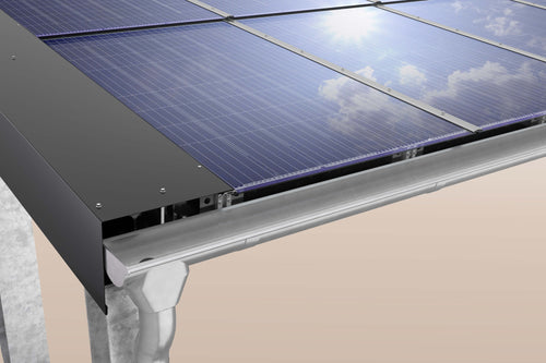 Detailaufnahme des Carportsystems SolarCover mit Solarpanelen und klarer Reflexion.