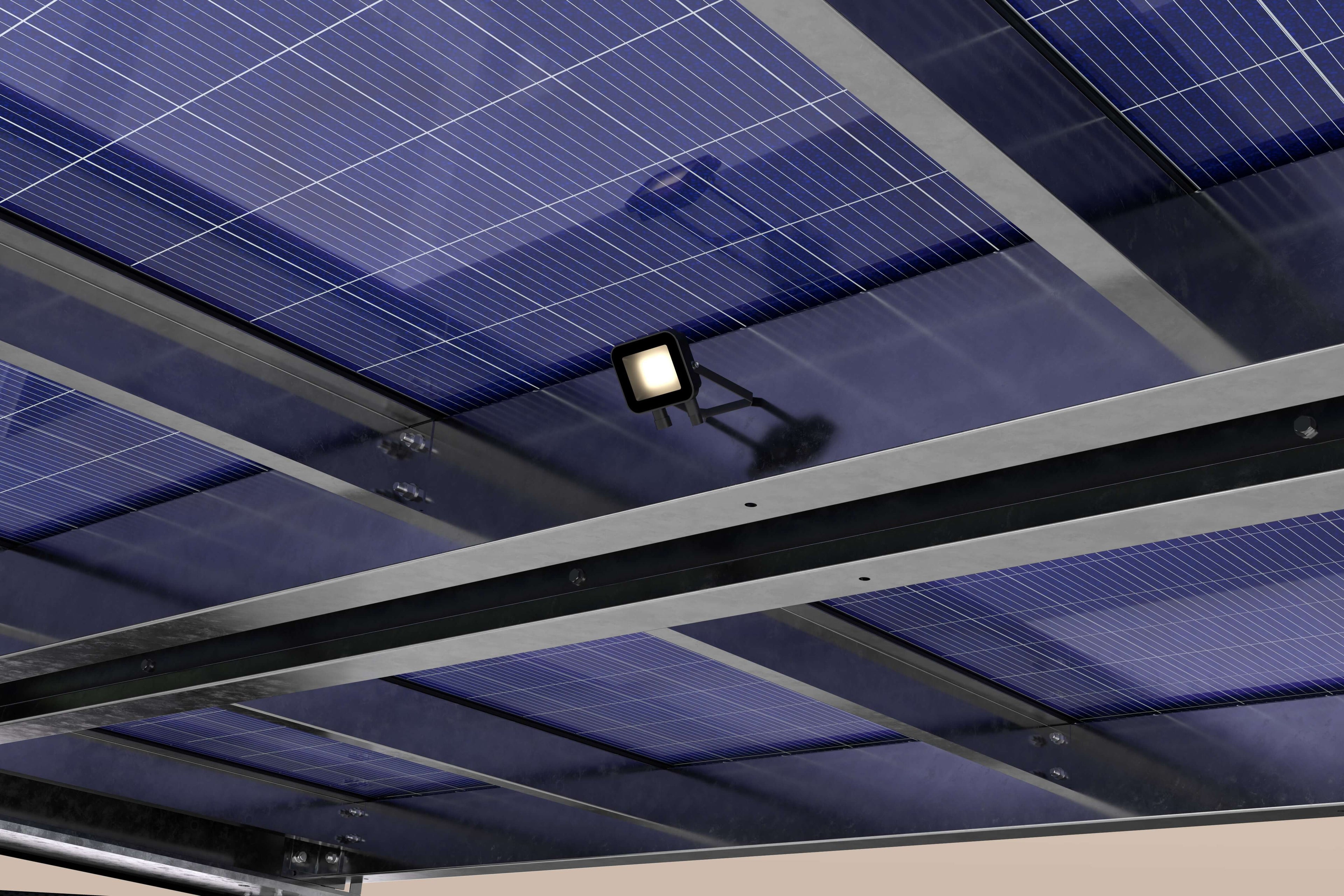 Detailaufnahme des Carportsystems SolarCover mit Solarzellen und integriertem Licht.